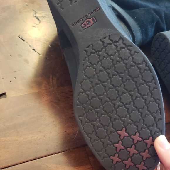 Ugh leather and suede boots Size 9 - Picture 5 of 5